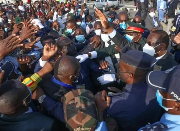 Photos - Angola : L'arrivée spectaculaire de Macky Sall