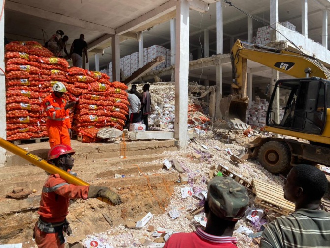 Vidéos - Effondrement de la dalle du marché Gueule Tapée : 2 morts, des victimes sous les décombres