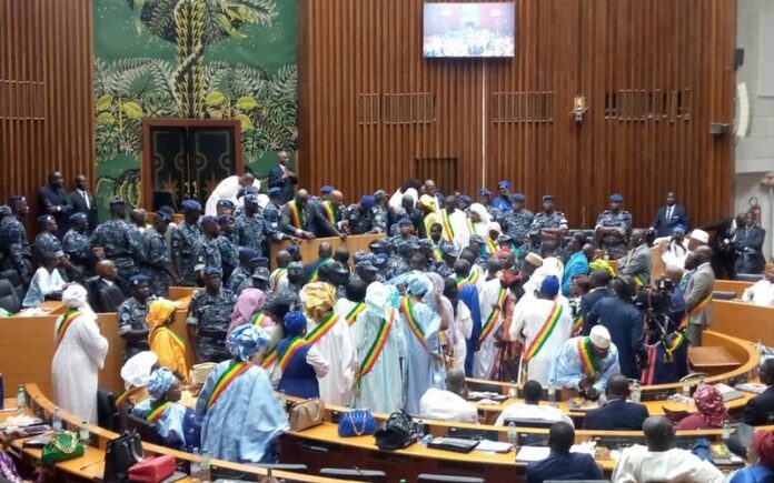 Faux député démasqué, altercations, Mimi Touré : Le film de la pagaille à l'Assemblée